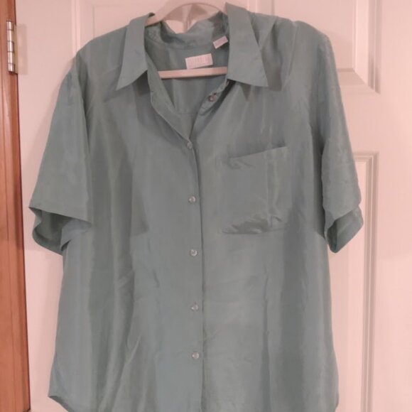 Elisabeth by Liz Claiborn: Woman's green short sleeve silk blouse. Size 20. - Picture 1 of 4